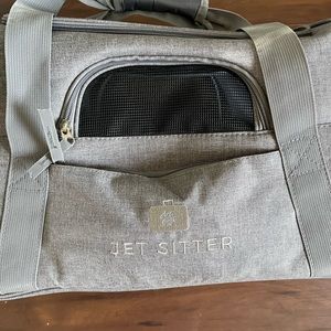 Jetsitter pet carrier